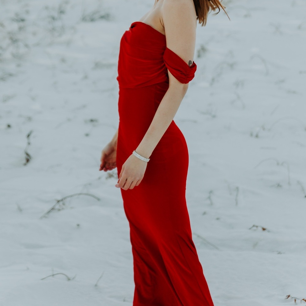 Red long dress ๐น - Picture 3 of 7